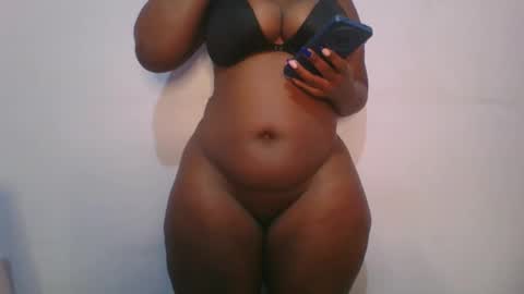 Snapshot of honey_beb chatting on 12, 10, 2025 honey_beb online show from 12, 10, 2025