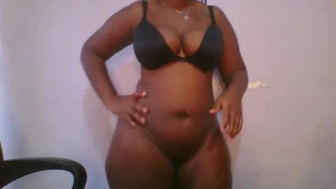 Snapshot of honey_beb chatting on 5, 11, 2025 honey_beb online show from 5, 11, 2025