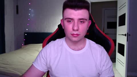 Snapshot of honey_furry chatting on 6, 1, 2025 Wolfy online show from 6, 1, 2025