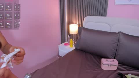 honey_sofii_ online show from 19, 10, 2025