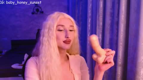 honey_sunset online show from 7, 2, 2026