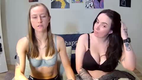 HoneyBeeXx69 online show from 3, 6, 2026