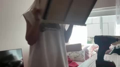 honeybun_z online show from 2, 10, 2025