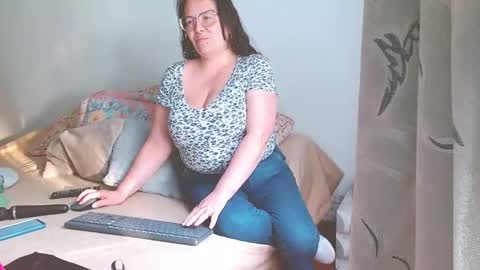 Snapshot of honeyhotpaty chatting on 12, 12, 2024 sofia online show from 12, 12, 2024