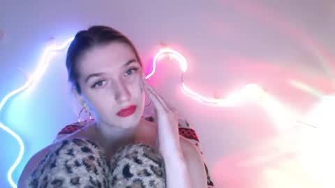 honeyveil online show from 15, 4, 2026