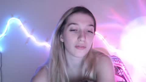 honeyveil online show from 19, 4, 2026