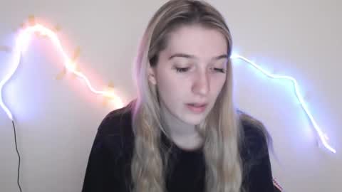 honeyveil online show from 25, 5, 2026