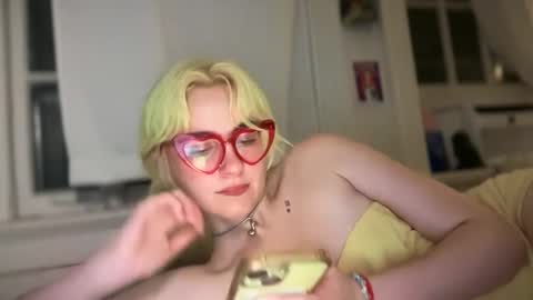 Snapshot of honeyxlimbed chatting on 27, 9, 2025 Emi Rose online show from 27, 9, 2025