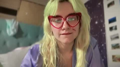 Snapshot of honeyxlimbed chatting on 18, 10, 2025 Emi Rose online show from 18, 10, 2025