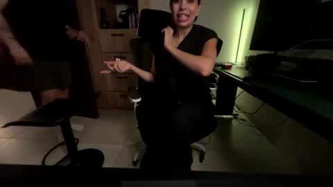 Snapshot of honnyhotbunny chatting on 4, 3, 2026 HonnyHotBunnies online show from 4, 3, 2026