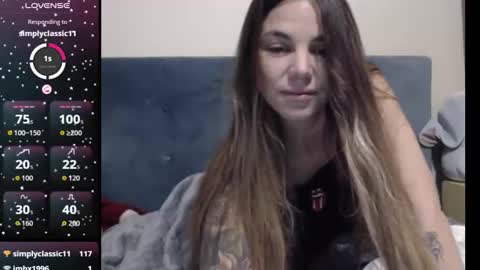 Snapshot of hoodhippy chatting on 20, 11, 2025 HoodHippy online show from 20, 11, 2025