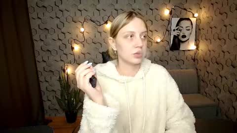 Snapshot of hope_happyyy chatting on 9, 3, 2025 hope happyyy online show from 9, 3, 2025