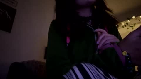 Snapshot of horneymomnextdoor chatting on 8, 10, 2025 horneymomnextdoor online show from 8, 10, 2025