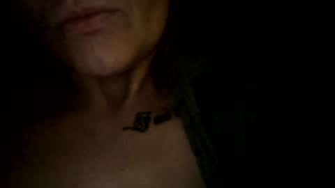 Snapshot of horneymomnextdoor chatting on 17, 10, 2025 horneymomnextdoor online show from 17, 10, 2025