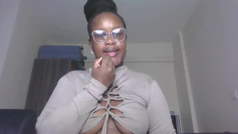Snapshot of horny_sexxy_babe chatting on 25, 6, 2026 Lucy online show from 25, 6, 2026