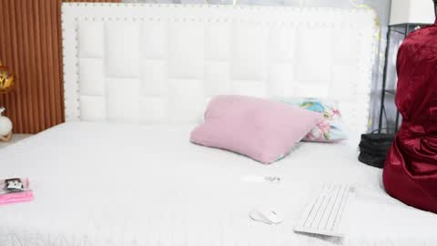 Khloe  online show from 19, 5, 2026