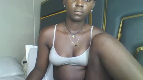 Snapshot of hornybella84 chatting on 15, 11, 2025 Bella online show from 15, 11, 2025