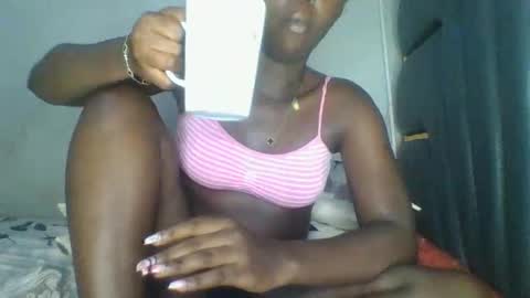 Snapshot of hornybella84 chatting on 4, 5, 2026 Bella online show from 4, 5, 2026