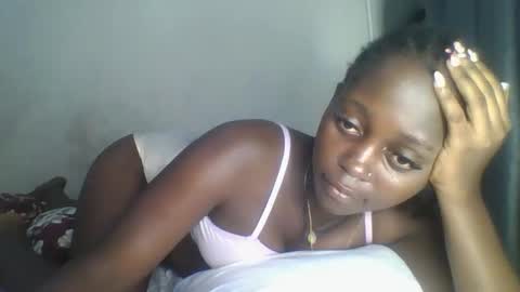 Snapshot of hornybella84 chatting on 8, 5, 2026 Bella online show from 8, 5, 2026