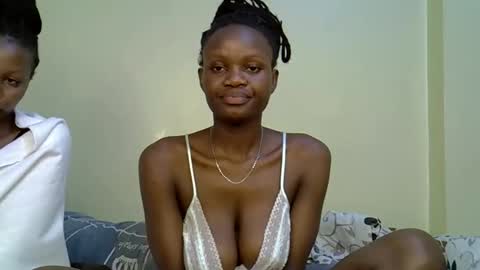 Snapshot of hornycrushy chatting on 22, 10, 2025 Sea girl online show from 22, 10, 2025