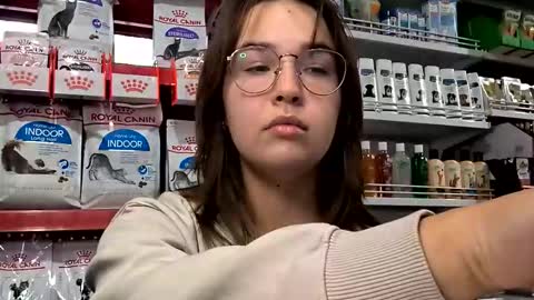 Snapshot of hornykitty_x chatting on 8, 11, 2025 Alisa and Mike online show from 8, 11, 2025