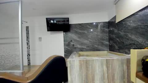 Snapshot of horrny_18_victoria chatting on 18, 1, 2026 ronald and victoria online show from 18, 1, 2026