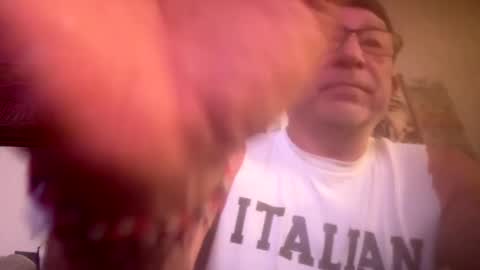 Snapshot of hoss43040 chatting on 15, 9, 2025 hoss43040 online show from 15, 9, 2025