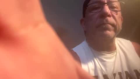 Snapshot of hoss43040 chatting on 21, 9, 2025 hoss43040 online show from 21, 9, 2025