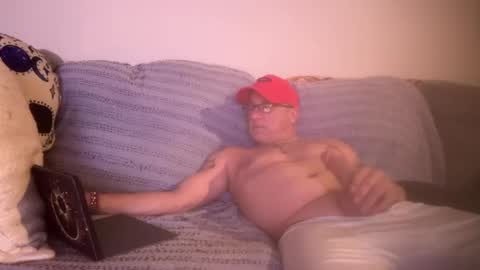 Snapshot of hoss43040 chatting on 24, 9, 2025 hoss43040 online show from 24, 9, 2025