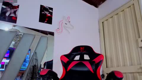 Snapshot of hot_destinyk chatting on 9, 7, 2026 destinyk online show from 9, 7, 2026