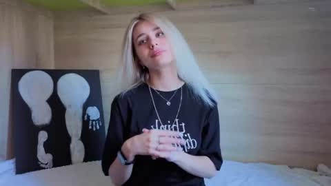 hot_kittie_hot online show from 19, 6, 2026