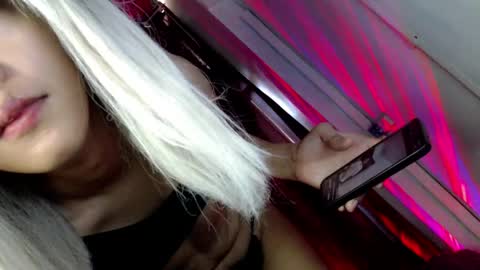 hot_moma69 online show from 14, 4, 2026