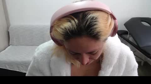 Mia online show from 10, 3, 2025