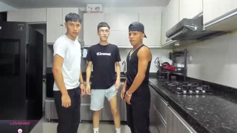 Vanesa Oliver and Andrew online show from 5, 10, 2025