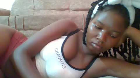 Snapshot of hotbabbee chatting on 28, 2, 2025 love online show from 28, 2, 2025
