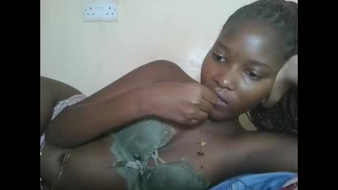 Snapshot of hotbabbee chatting on 3, 10, 2025 love online show from 3, 10, 2025