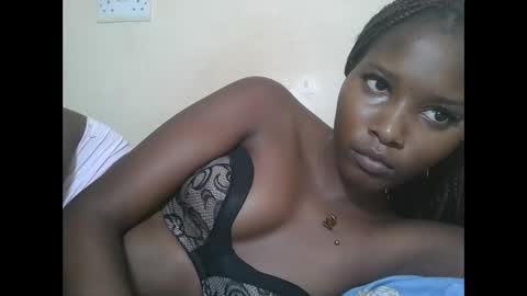 Snapshot of hotbabbee chatting on 12, 10, 2025 love online show from 12, 10, 2025
