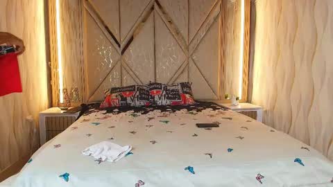 hotcouple_222 online show from 14, 4, 2026