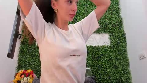 hotfallingdevil online show from 20, 4, 2026