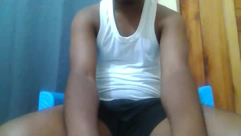 Snapshot of hotguyy001 chatting on 14, 10, 2025 hotguyy001 online show from 14, 10, 2025