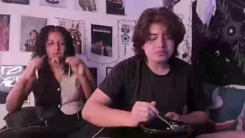 Snapshot of hothoneychile chatting on 11, 9, 2025 Sam and Nico online show from 11, 9, 2025