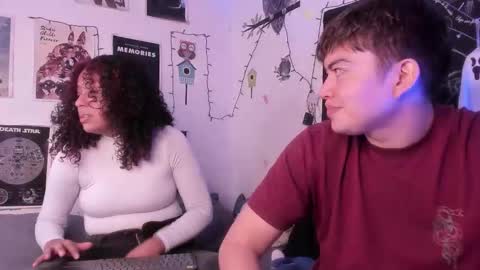 Snapshot of hothoneychile chatting on 17, 10, 2025 Sam and Nico online show from 17, 10, 2025