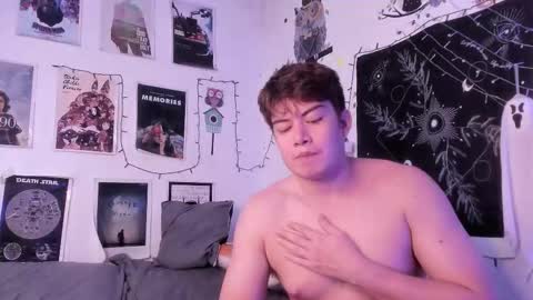 Snapshot of hothoneychile chatting on 20, 10, 2025 Sam and Nico online show from 20, 10, 2025