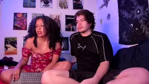 Snapshot of hothoneychile chatting on 29, 4, 2026 Sam and Nico online show from 29, 4, 2026
