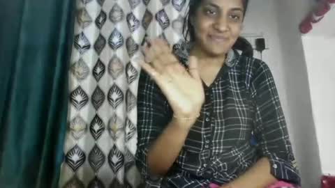 Snapshot of hotnsweetindian chatting on 25, 12, 2024 lola online show from 25, 12, 2024