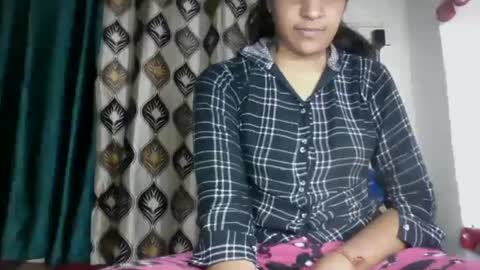 Snapshot of hotnsweetindian chatting on 25, 12, 2024 lola online show from 25, 12, 2024