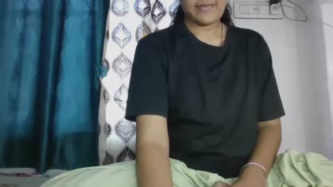 Snapshot of hotnsweetindian chatting on 30, 9, 2025 lola online show from 30, 9, 2025