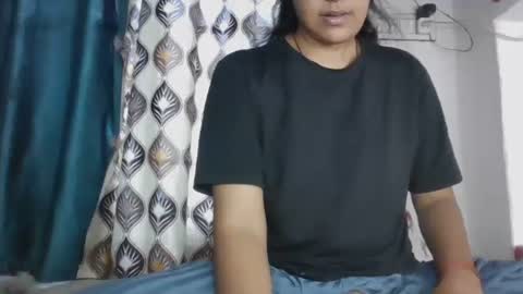 Snapshot of hotnsweetindian chatting on 27, 10, 2025 lola online show from 27, 10, 2025