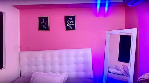 Sussy Bloom  online show from 28, 1, 2025