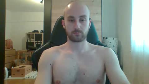 Snapshot of hotswissboy98 chatting on 20, 5, 2026 hotswissboy98 online show from 20, 5, 2026